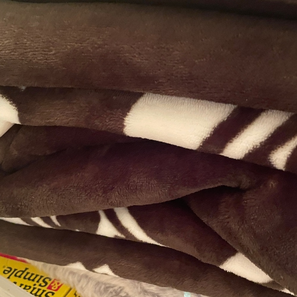 Pink Victoria’s Secret BNIP Sherpa blanket - Picture 11 of 12